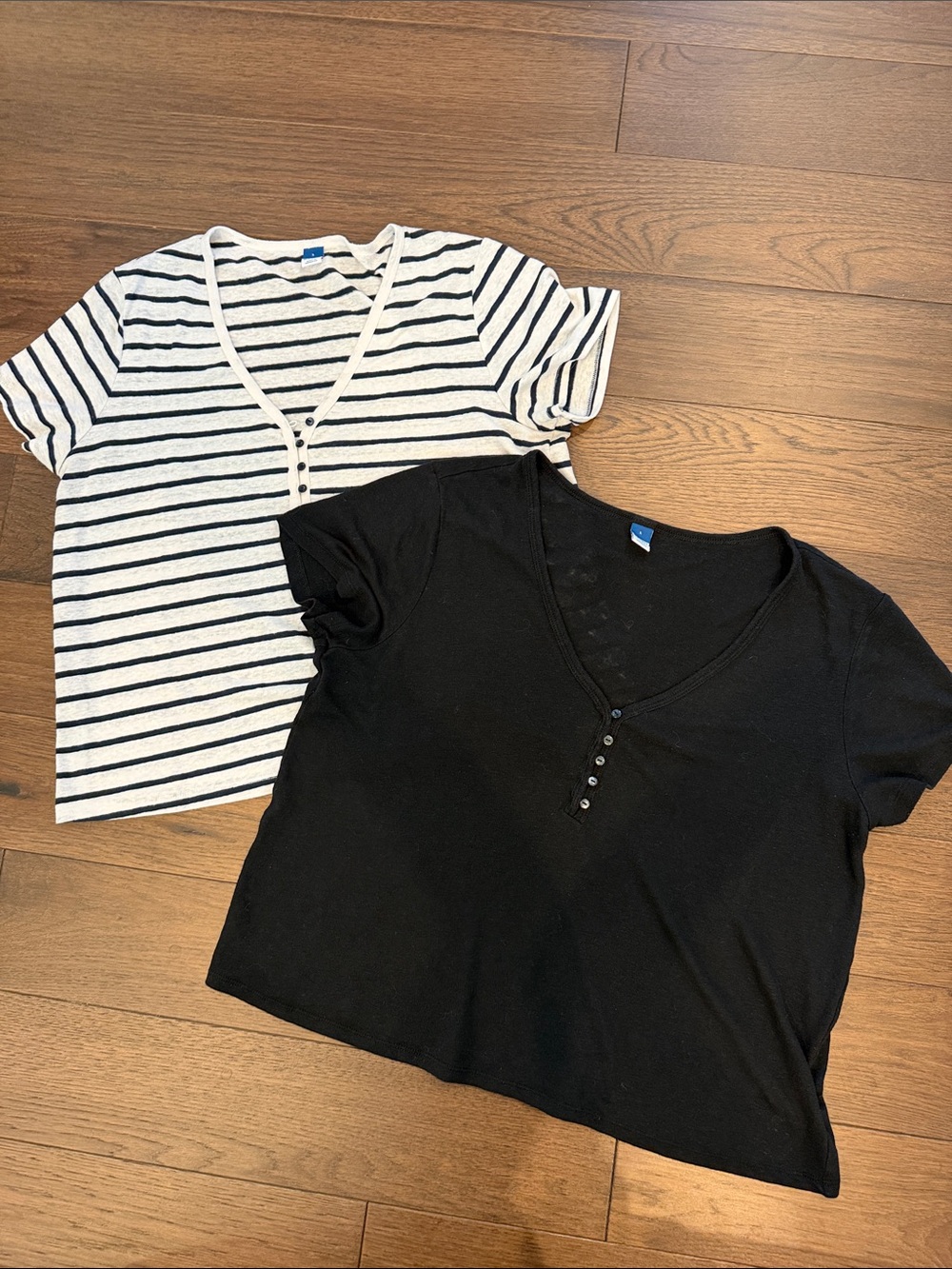 Old Navy Short Sleeve T-Shirts Black and Stripes Size Large - C45-034